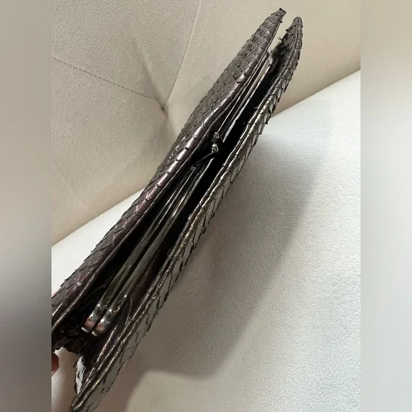 Chanel iridescent Metallic Snakeskin Cc Clutch - Picture 7 of 10